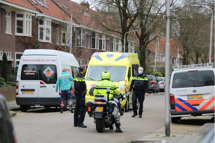 Man valt van dak en raakt gewond