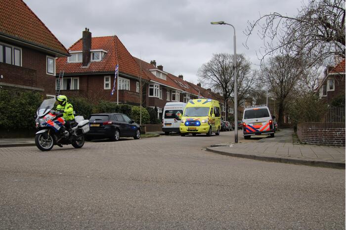 Man valt van dak en raakt gewond