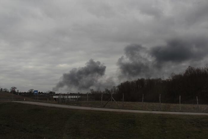 Grote uitslaande brand in loods