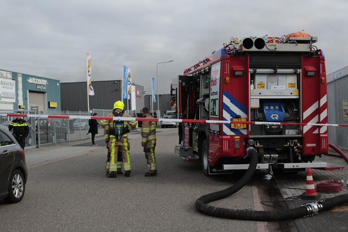Grote uitslaande brand in loods