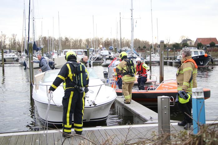 Speedboot naar de kant gebracht na problemen