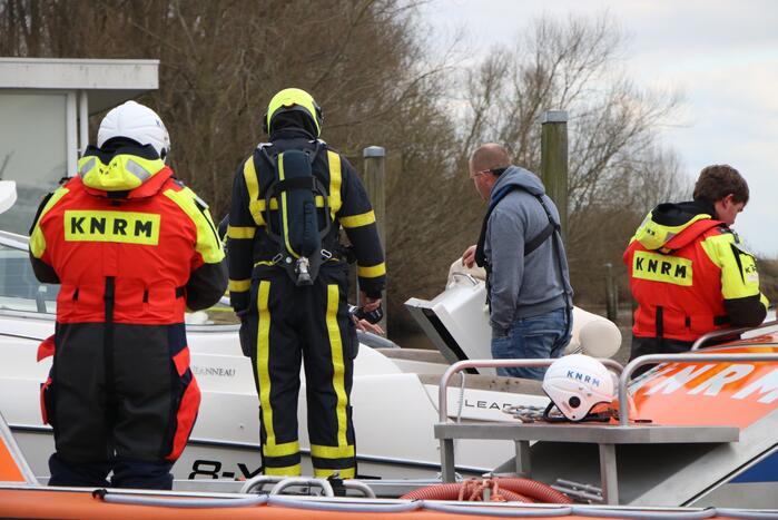 Speedboot naar de kant gebracht na problemen