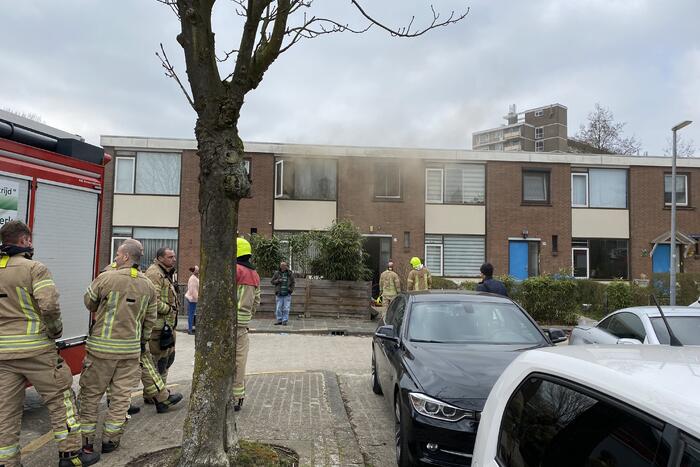 Veel rook bij brand in slaapkamer