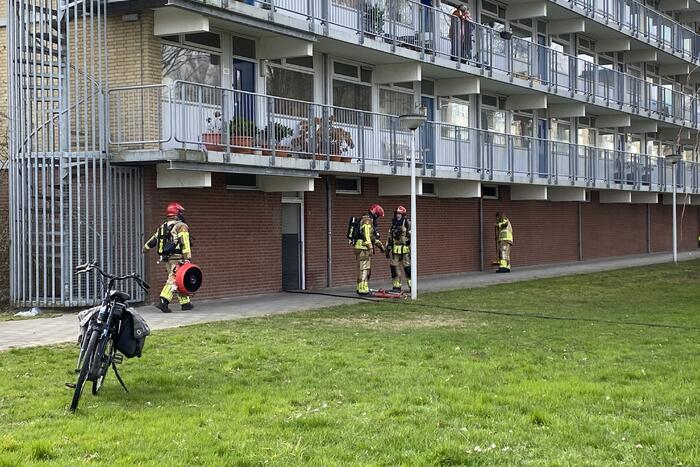 Brand in berging van flatgebouw