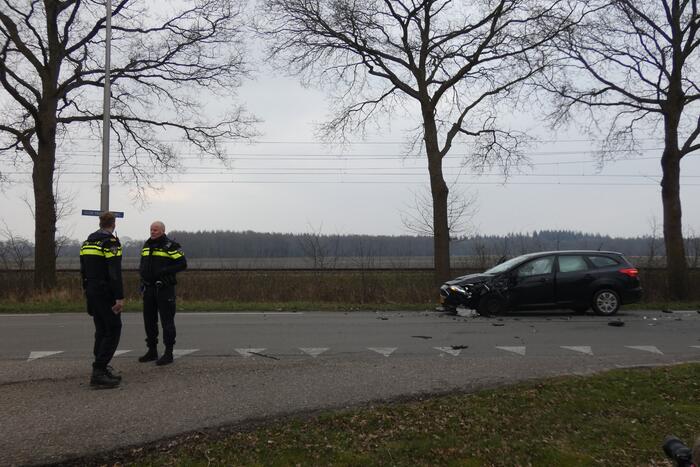Motorrijder gewond bij botsing met auto