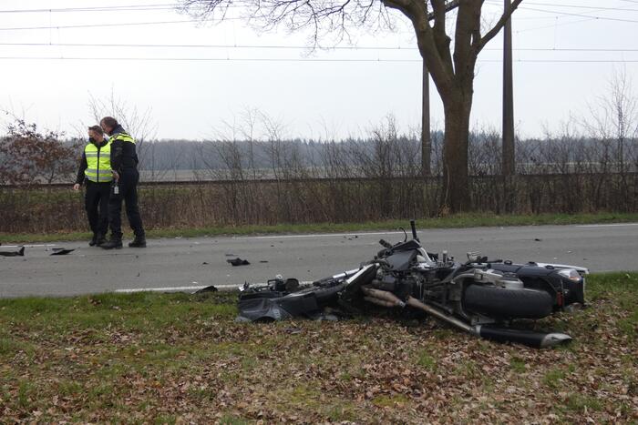 Motorrijder gewond bij botsing met auto