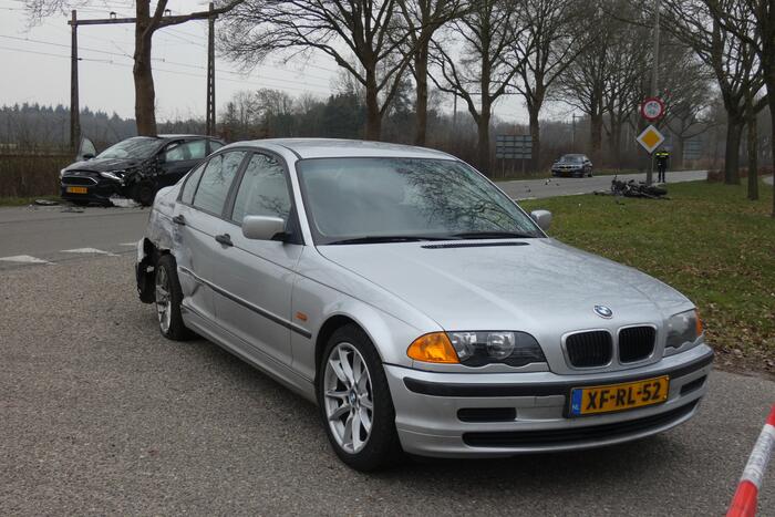 Motorrijder gewond bij botsing met auto