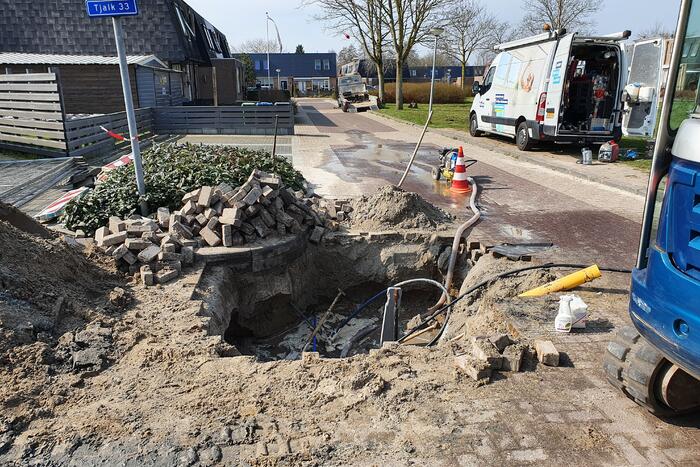 Waterleiding geraakt bij graafwerkzaamheden