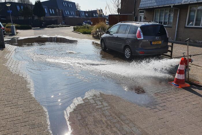 Waterleiding geraakt bij graafwerkzaamheden