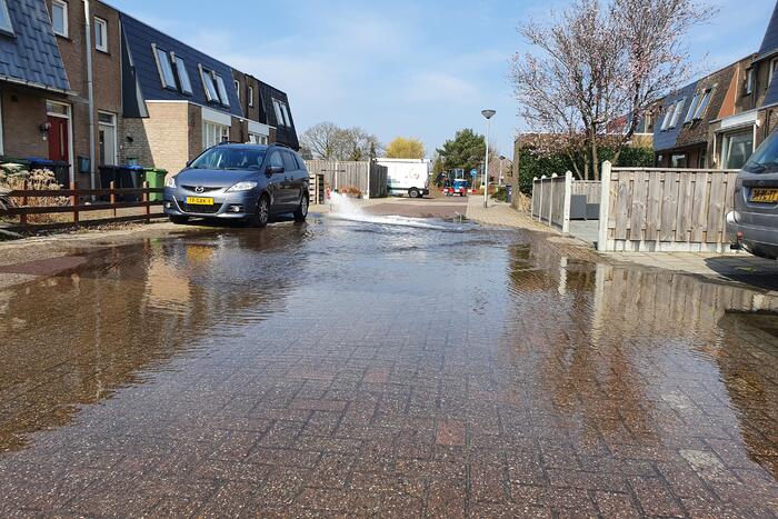 Waterleiding geraakt bij graafwerkzaamheden