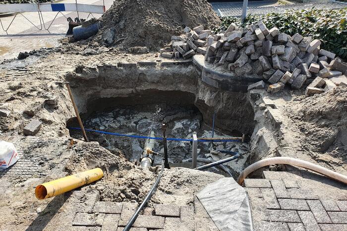 Waterleiding geraakt bij graafwerkzaamheden