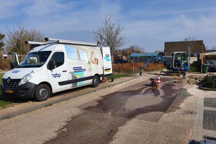 Waterleiding geraakt bij graafwerkzaamheden