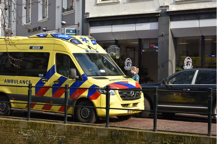 Persoon gewond bij steekpartij in winkelstraat
