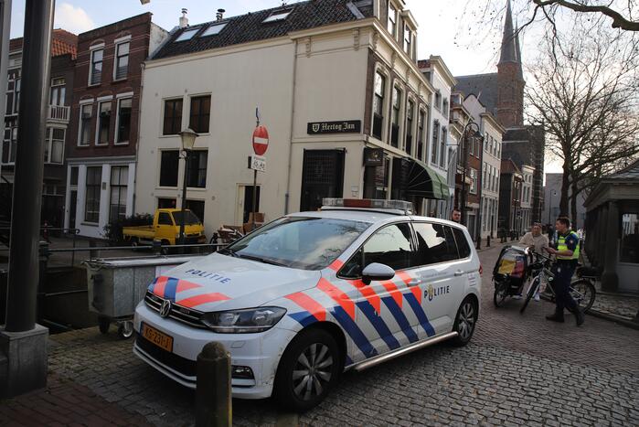 Persoon gewond bij steekpartij in winkelstraat