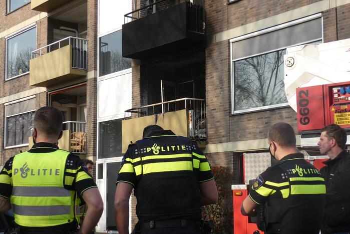 Flatwoning zwaar beschadigd door brand