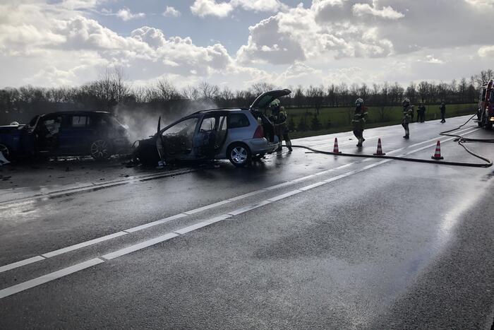 Zwangere vrouw naar ziekenhuis na verkeersongeval