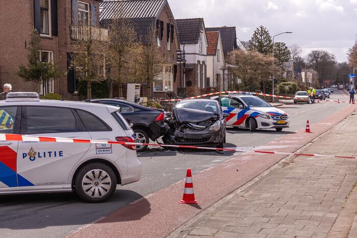 Gewonde en ravage door verkeersongeval