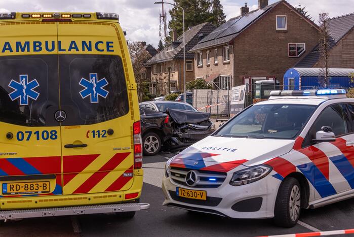 Gewonde en ravage door verkeersongeval