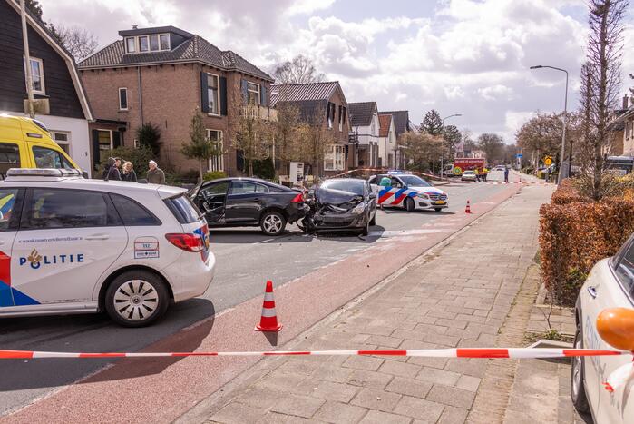 Gewonde en ravage door verkeersongeval
