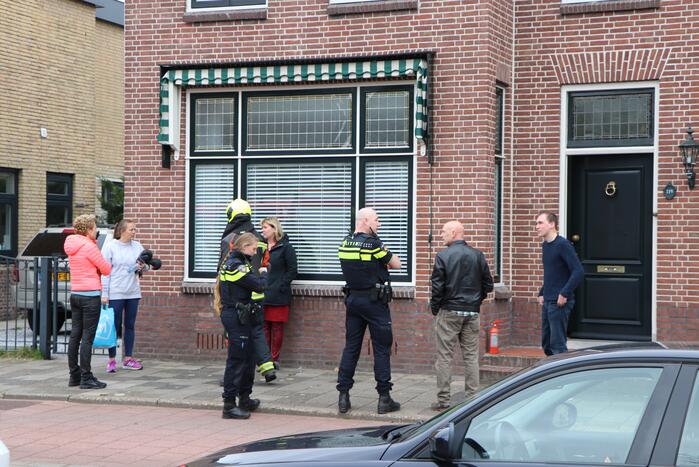 Brandweer doet onderzoek naar vermoedelijke brand in oven