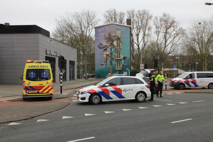 Scooterrijder gewond bij aanrijding met personenauto