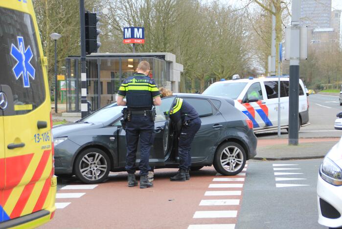 Scooterrijder gewond bij aanrijding met personenauto