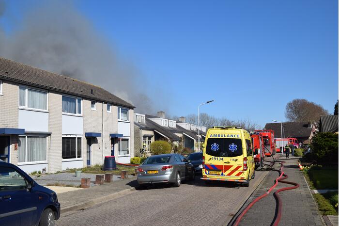 Gasflessen ontploft bij grote brand