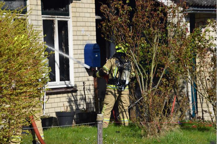 Gasflessen ontploft bij grote brand