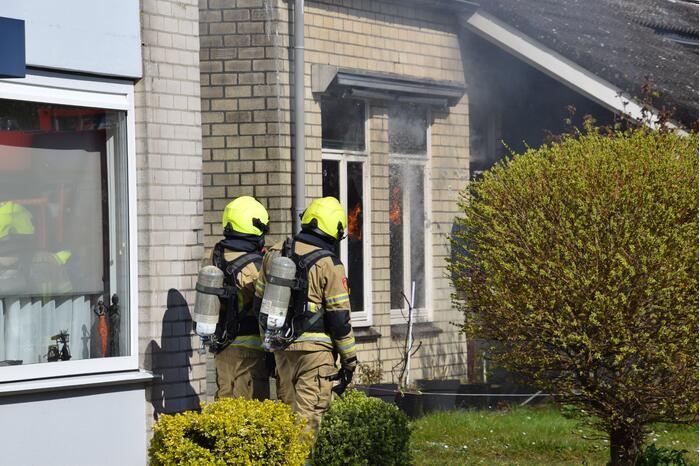 Gasflessen ontploft bij grote brand