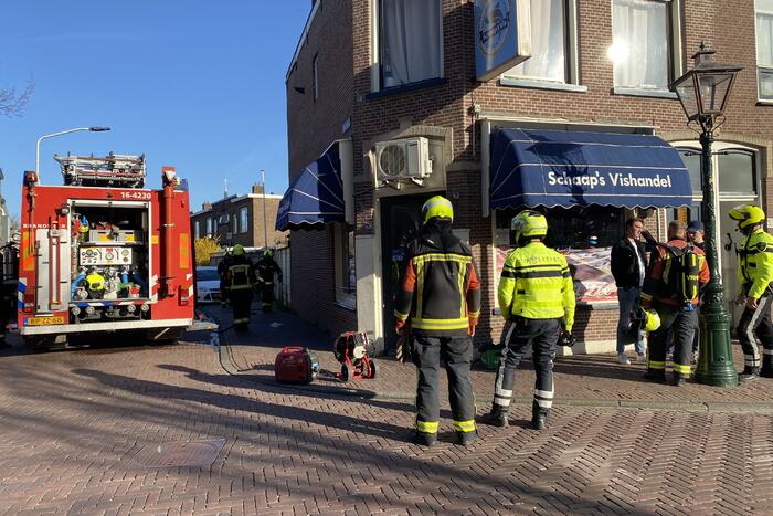 Schaap's Vishandel loopt vol met rook na brandende wasdroger
