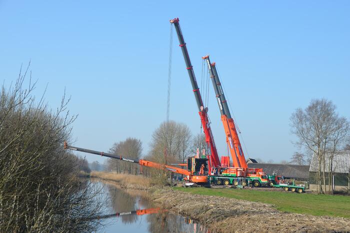 Telescoopkraan kantelt tijdens werkzaamheden