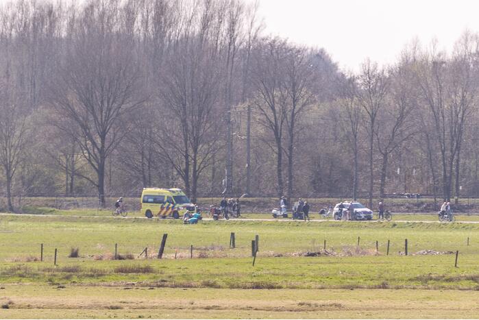 Man belandt met scootmobiel in droge sloot