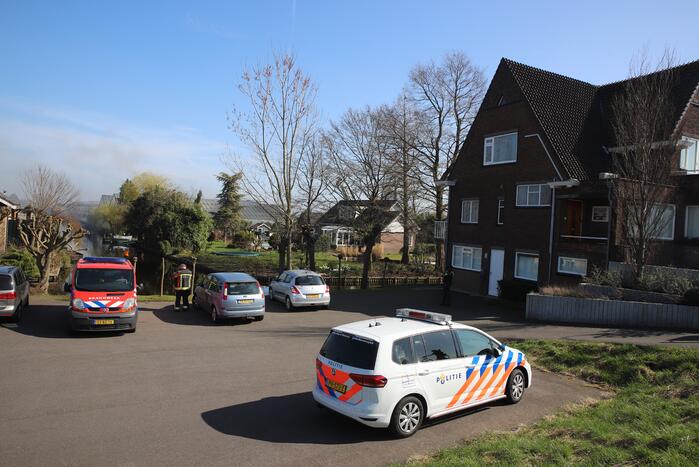 Overleden persoon aangetroffen na brand in garage