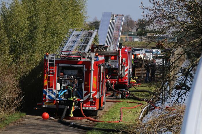 Overleden persoon aangetroffen na brand in garage