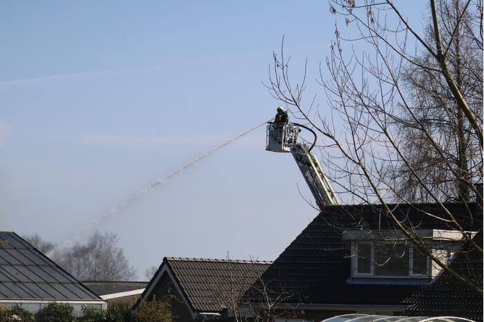 Overleden persoon aangetroffen na brand in garage