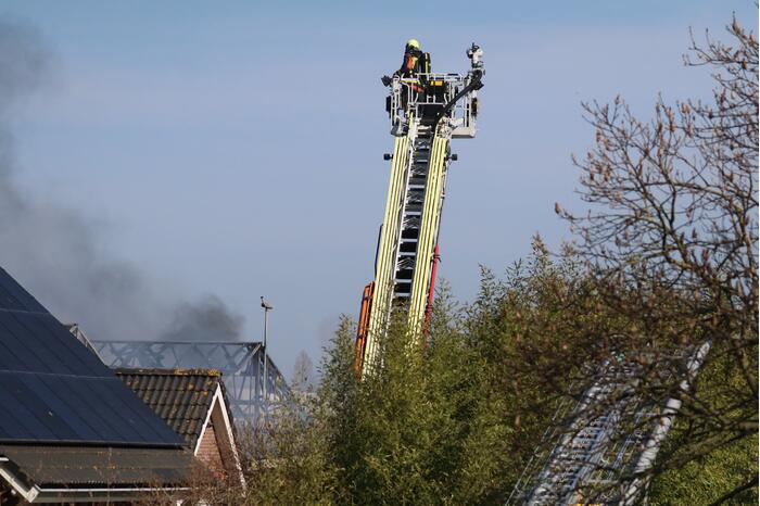 Overleden persoon aangetroffen na brand in garage