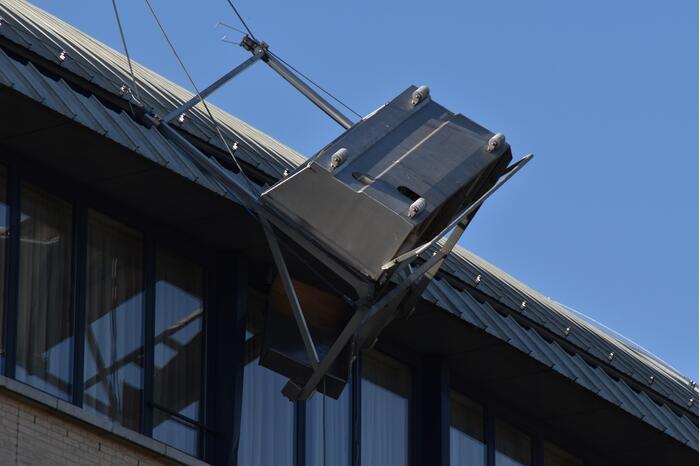 Glazenwasser vast in op hol geslagen lift