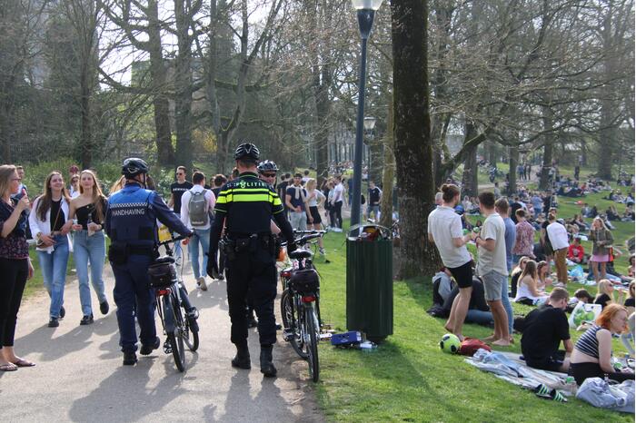 Handhavers en politie treden op bij niet naleven coronaregels