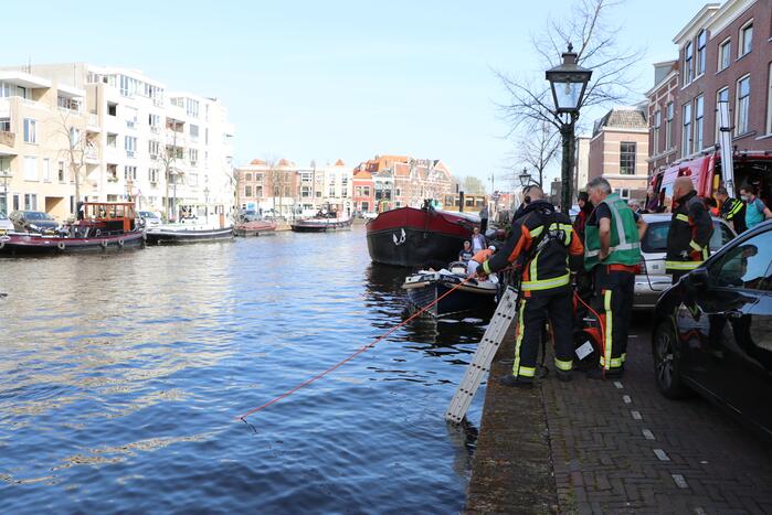 Drie inzittende halen natpak nadat auto te water is geraakt