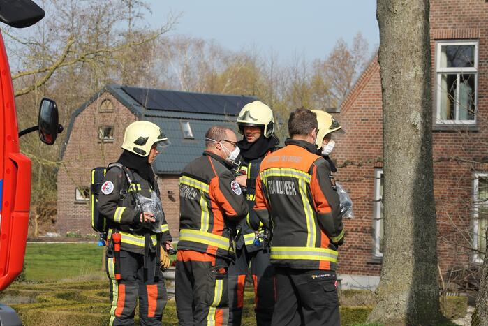 Brandweer doet onderzoek naar gaslucht in woning