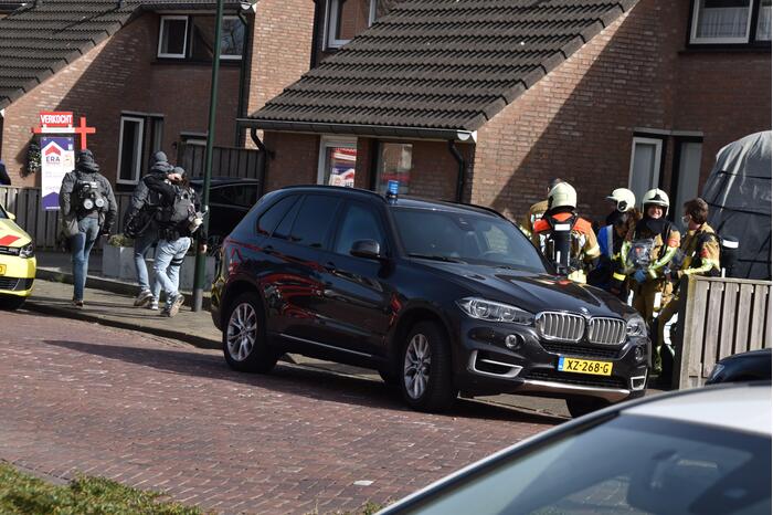 Woning gewapende man omsingeld door arrestatieteam