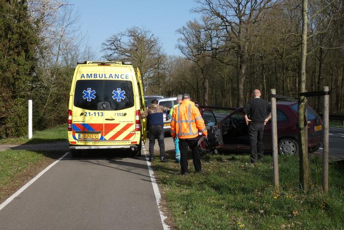Twee bestelbussen en personenwagen botsen op elkaar