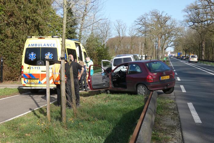 Twee bestelbussen en personenwagen botsen op elkaar