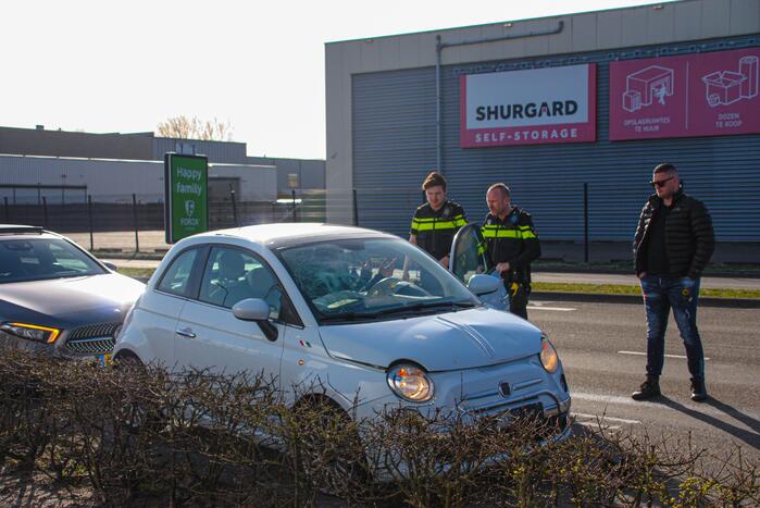 Kop-staart aanrijding met meerdere voertuigen