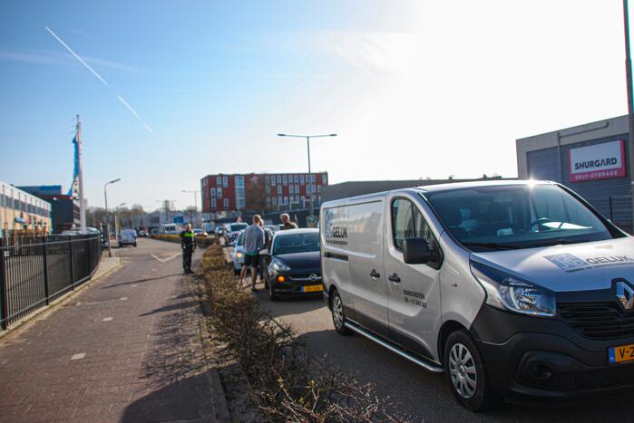 Kop-staart aanrijding met meerdere voertuigen