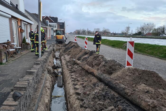 Stoeptegels gevallen op leiding