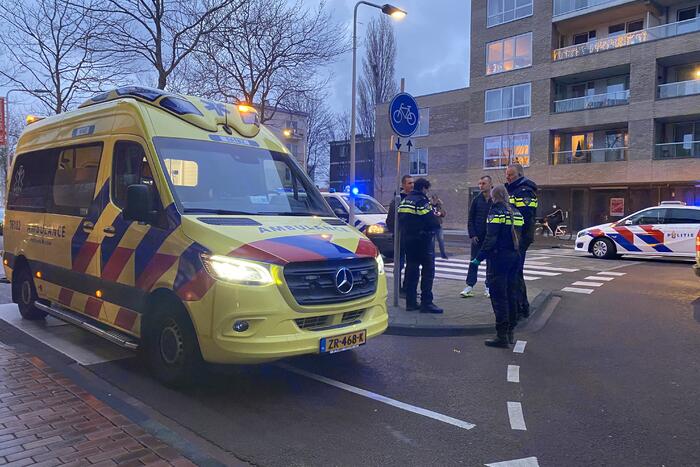 Man op leeftijd geschept door personenauto