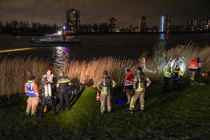 Grote zoekactie na gevonden fiets langs waterkant