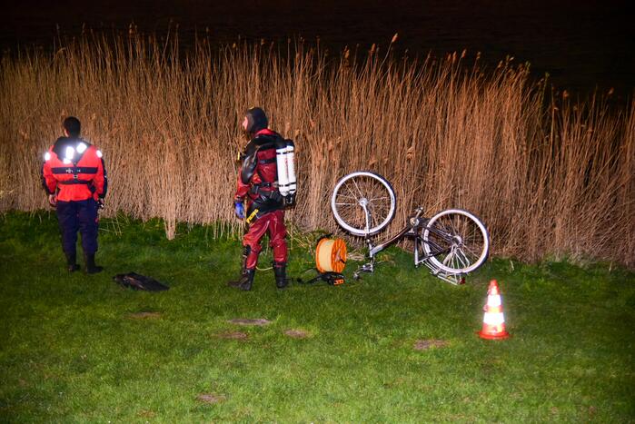 Grote zoekactie na gevonden fiets langs waterkant
