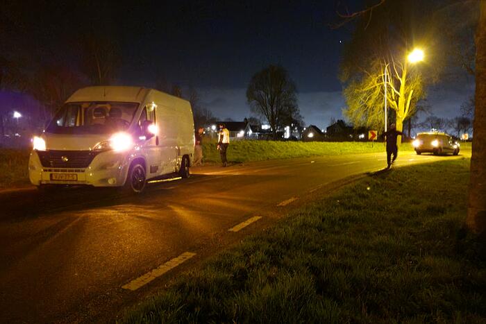 Twee bestelbussen botsen op elkaar